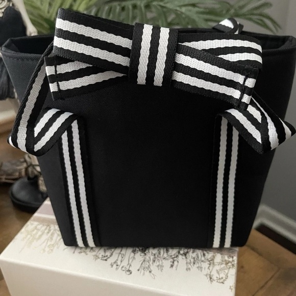 Black Tote with White Accents - Picture 5 of 13
